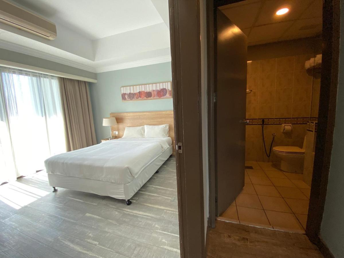 The Lanes Hotel Tutong Exteriör bild